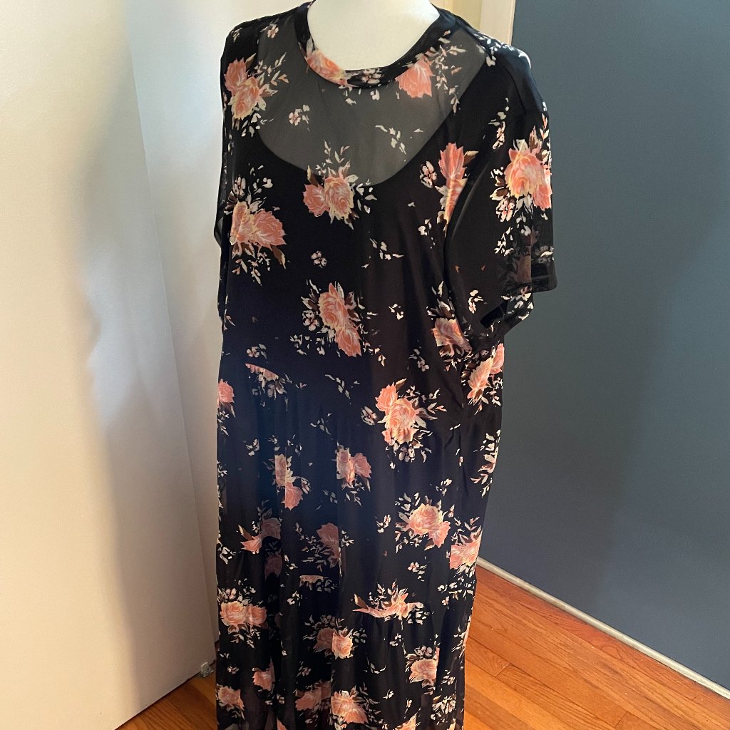 Black Dress Wiith Roses 3x